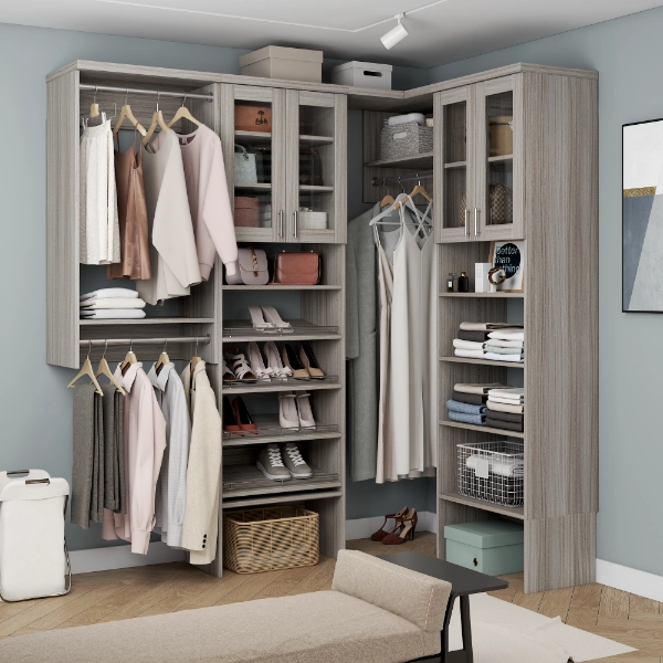 L-shape closet configuration